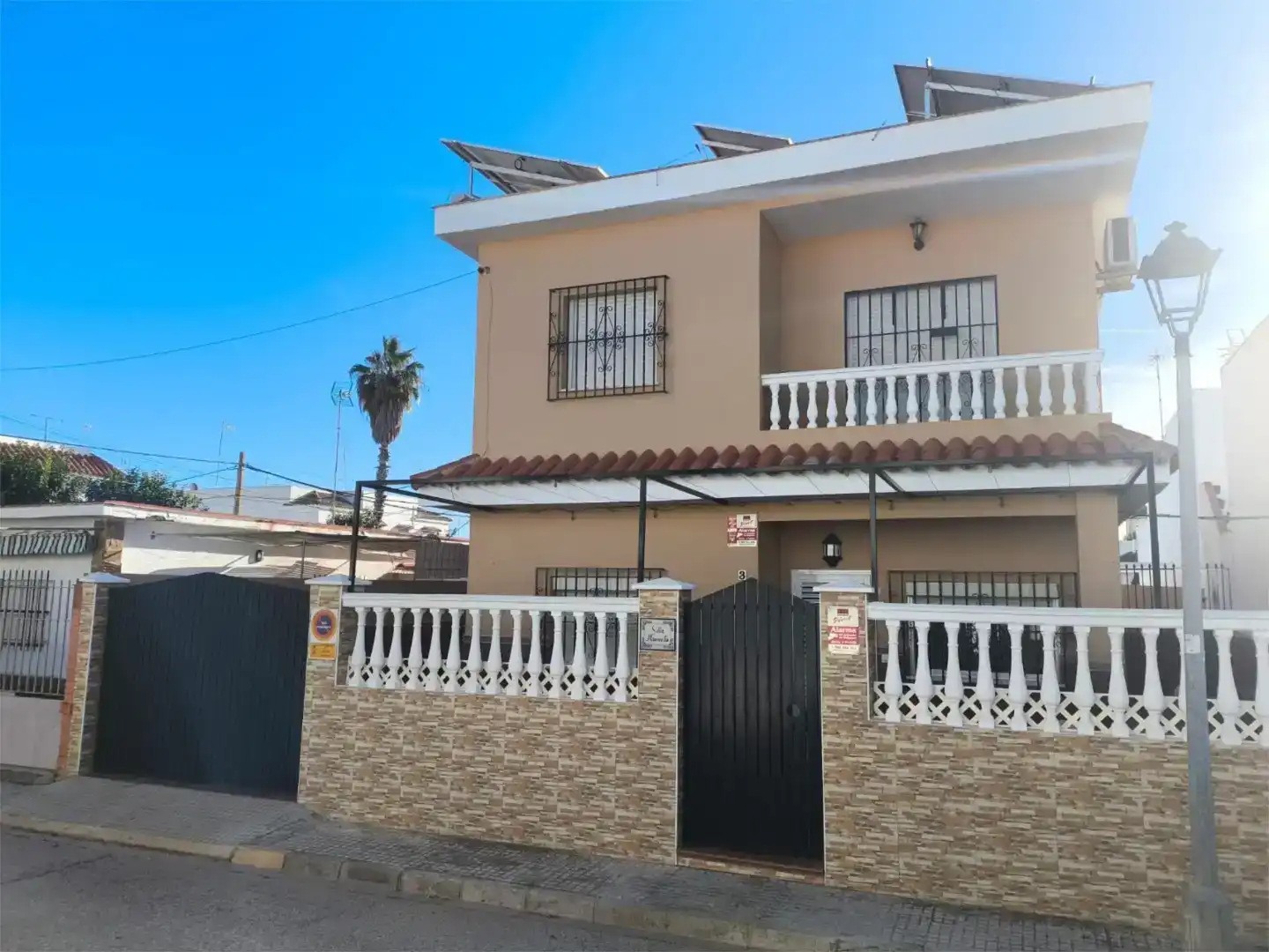 Vista exterior de Casa o xalet de lloguer en Chipiona amb Aire condicionat, Traster i Moblat