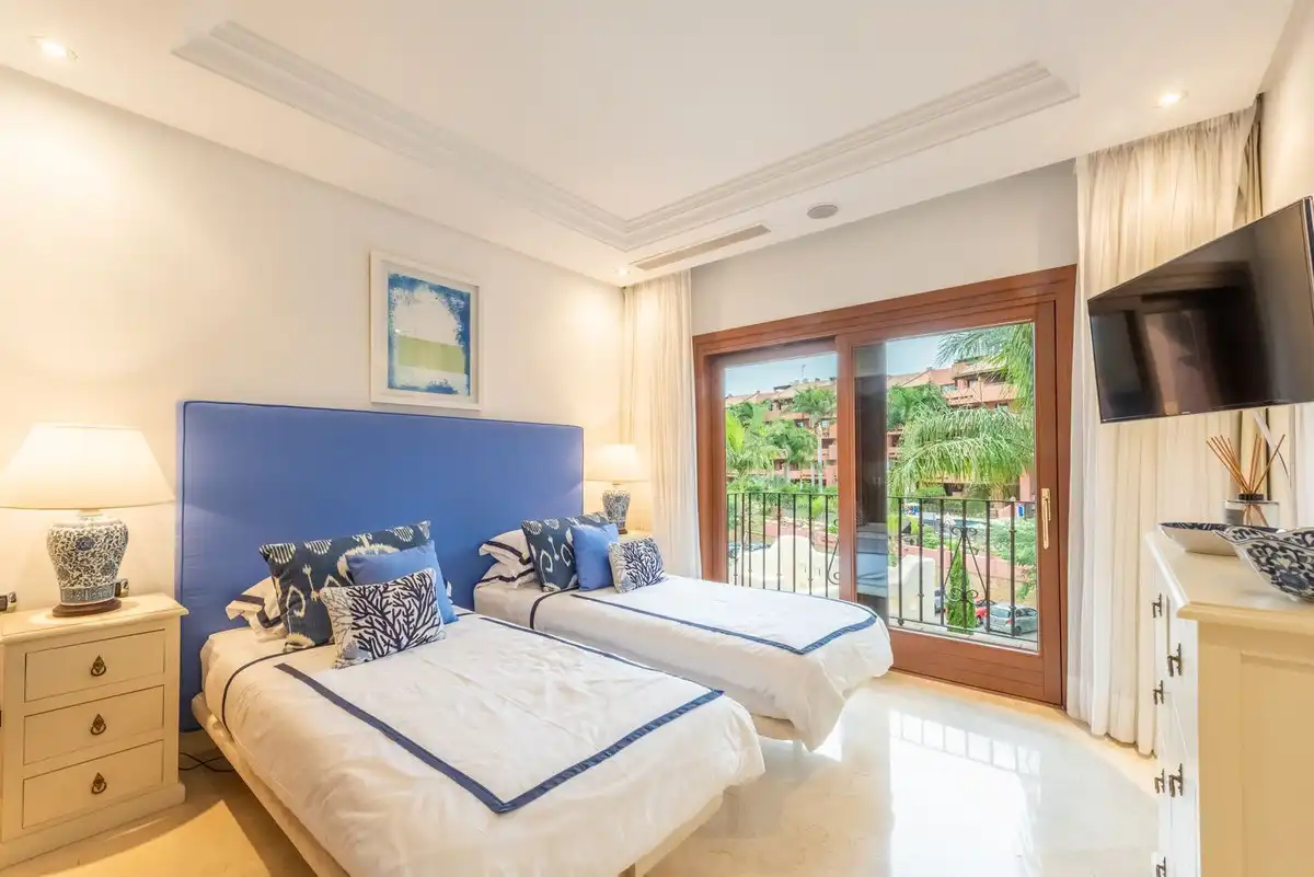 Penthouse with pool for sale in Selwo, imagen 14