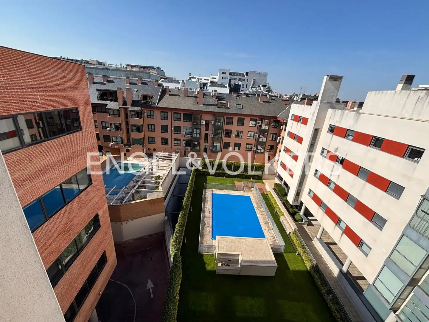 Vista exterior de Àtic de lloguer en Madrid amb Aire condicionat, Calefacció i Parquet