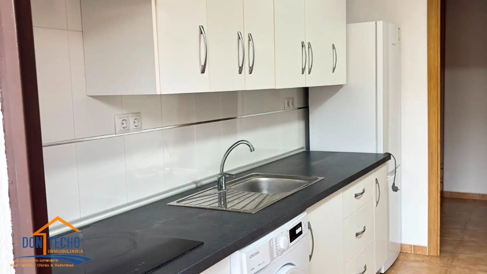 Cuina de Apartament de lloguer en Moclinejo amb Rentadora i Balcó