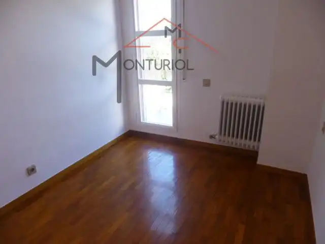 Dormitori de Casa adosada en venda en Sant Joan Despí amb Aire condicionat, Calefacció i Jardí privat