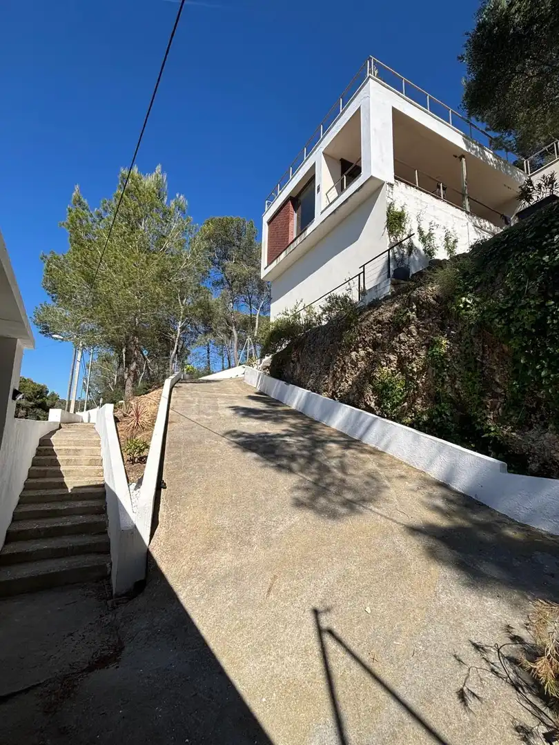 Vista exterior de Casa o xalet en venda en Cubelles amb Calefacció, Jardí privat i Terrassa