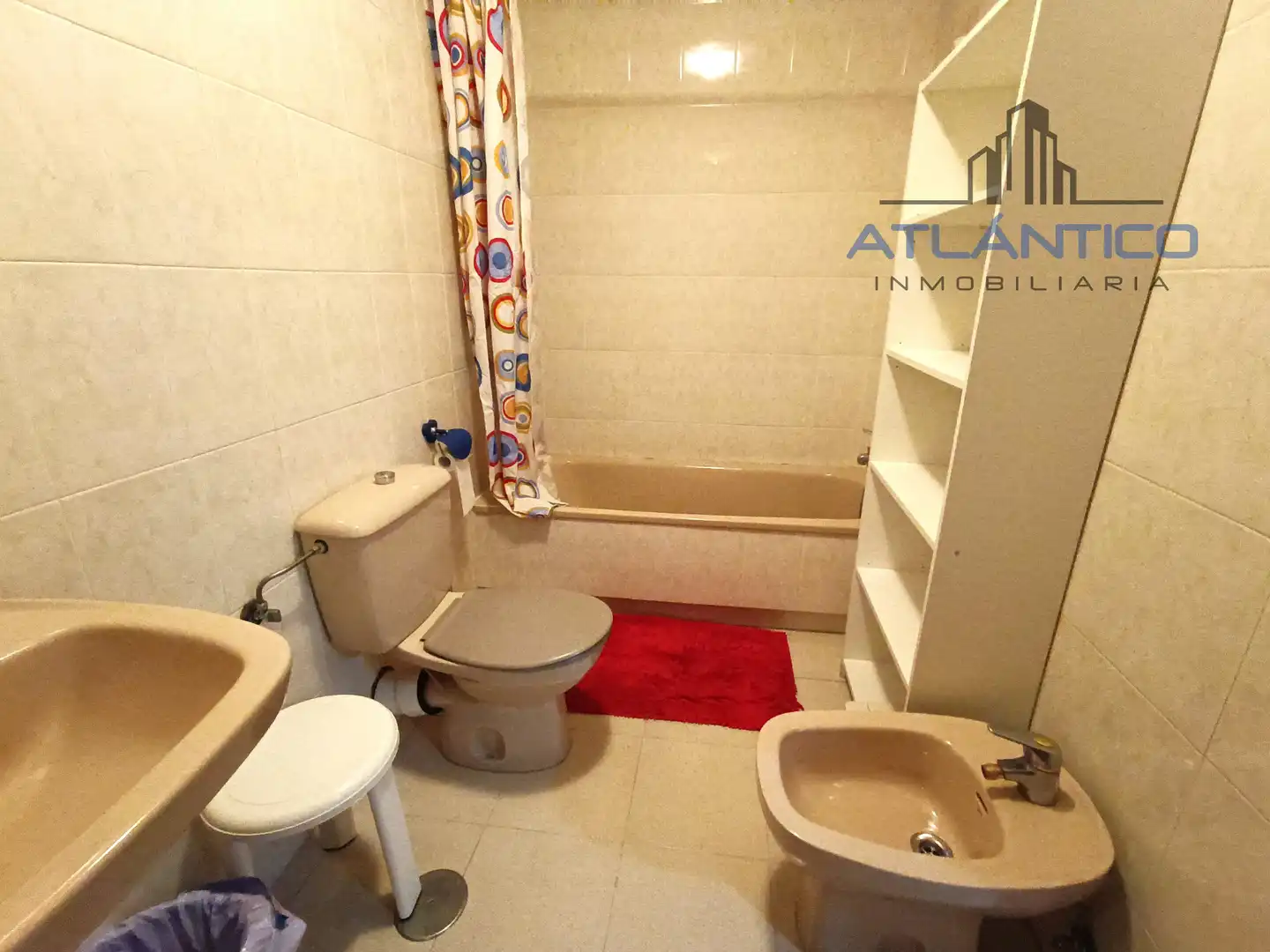 Baño de Apartamento en venta en A Coruña Capital  con Calefacción, Trastero y Amueblado