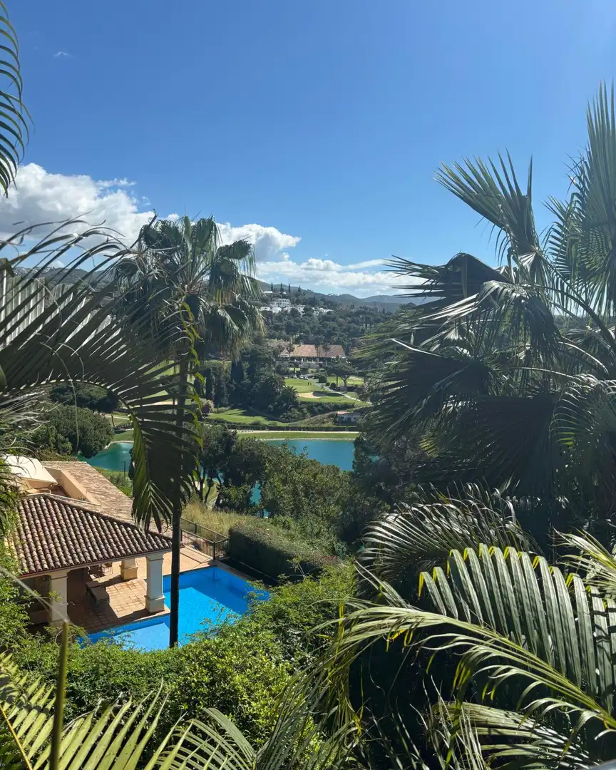 Vista exterior de Apartament de lloguer en Marbella amb Calefacció, Jardí privat i Terrassa