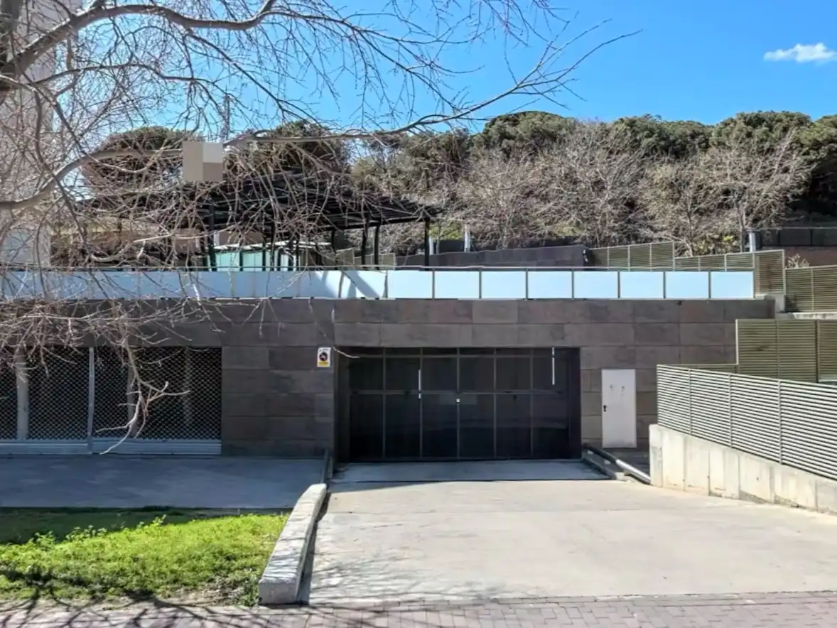 Individual for sale in Avda .Pau Costa 79