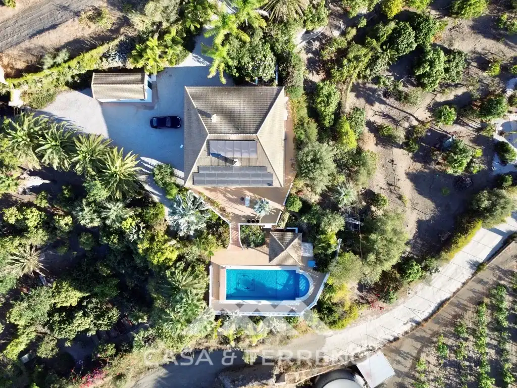 Vista exterior de Casa o chalet en venta en Vélez-Málaga con Jardín privado, Terraza y Piscina