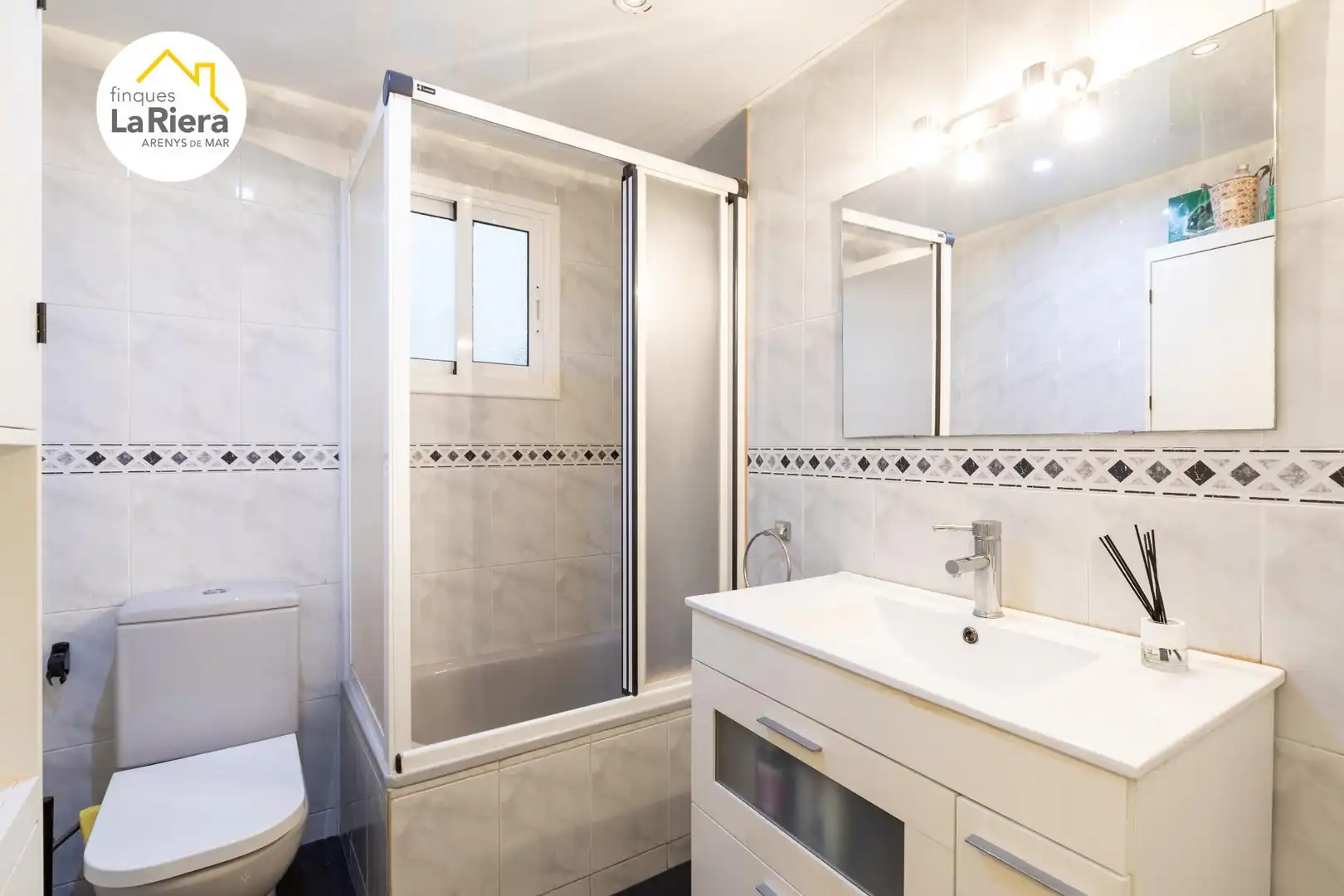 Badezimmer von Wohnung zum Verkauf in Arenys de Mar mit Klimaanlage, Terrasse und Alarm