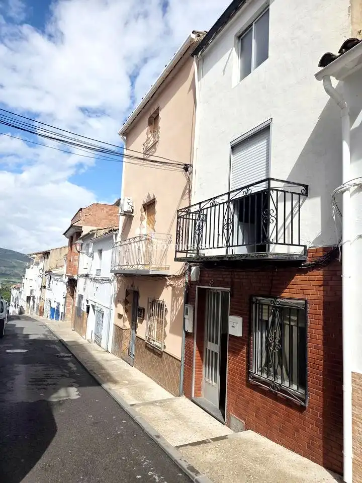 Vista exterior de Casa o chalet en venta en Valdepeñas de Jaén con Terraza y Balcón