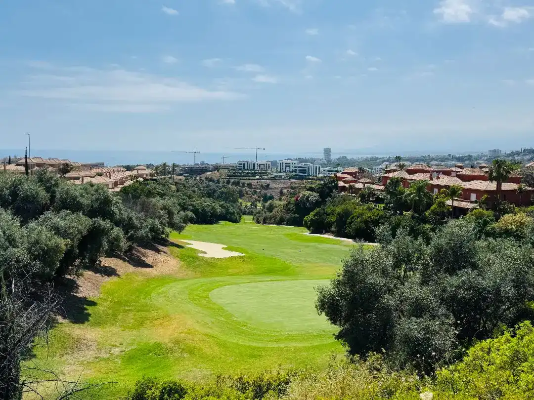 Vista exterior de Dúplex en venta en Marbella con Aire acondicionado, Terraza y Piscina