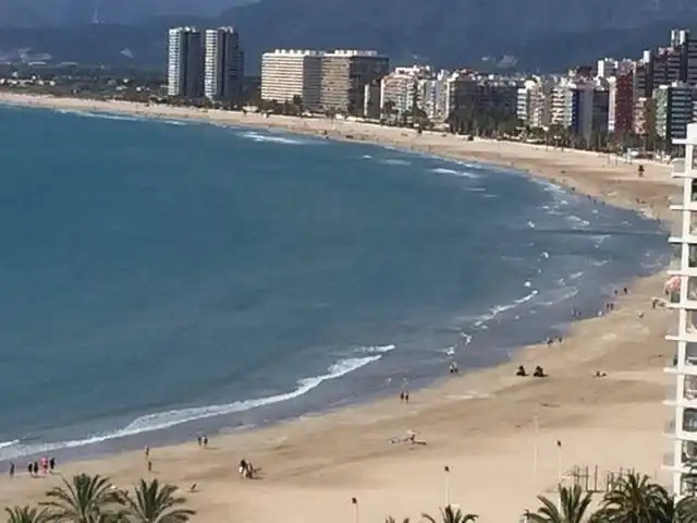 Außenansicht von Einfamilien-Reihenhaus zum Verkauf in Cullera mit Klimaanlage, Privatgarten und Terrasse