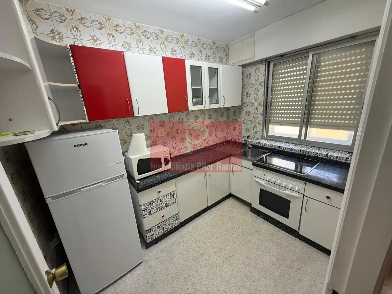 Cuina de Apartament de lloguer en León Capital  amb Calefacció, Parquet i Terrassa
