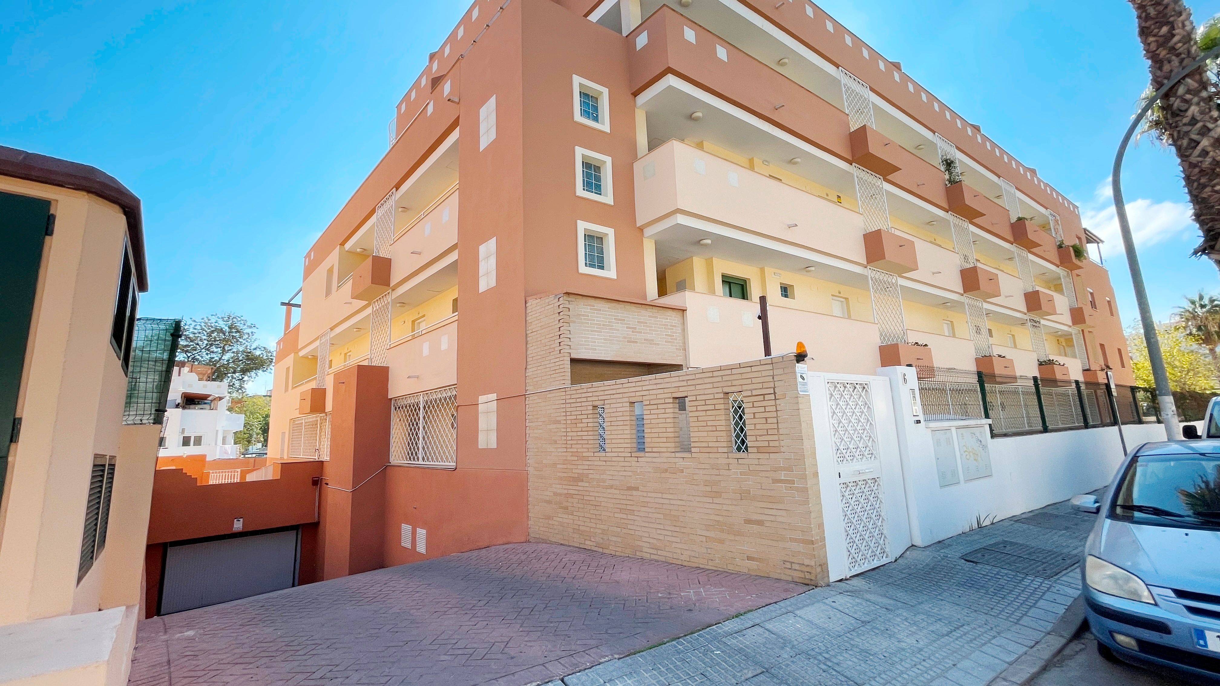 Vista exterior de Garatge en venda en Torremolinos