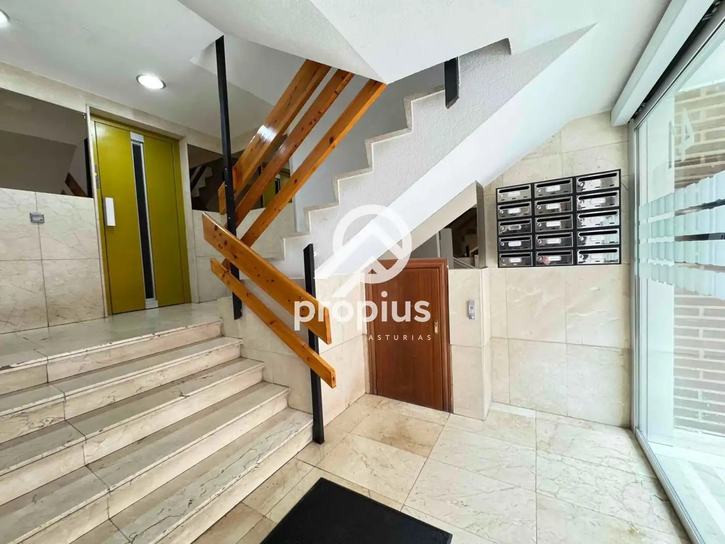 Piso en venta en Oviedo  con Calefacción, Parquet y Terraza