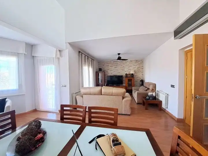 Casa con jardín en venta en Valdepeñas, imagen 2