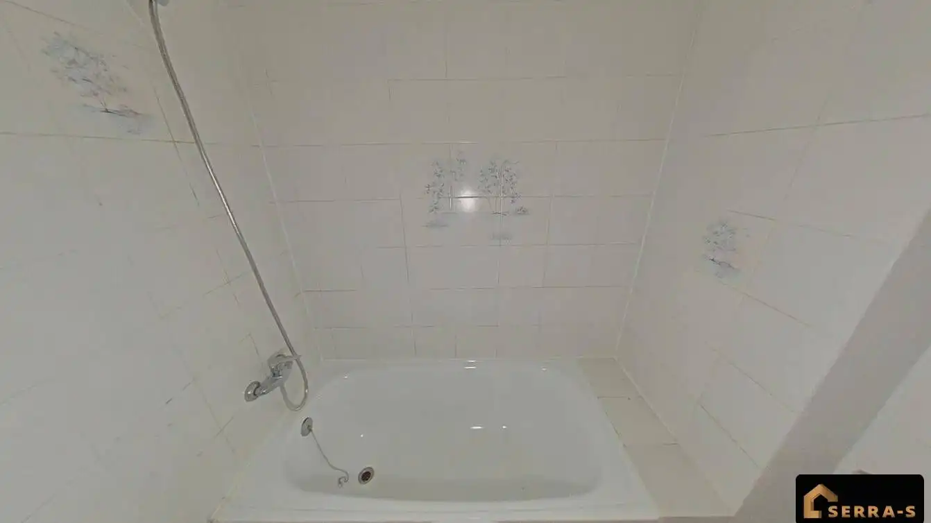 Badezimmer von Wohnung zum Verkauf in Mataró mit Balkon