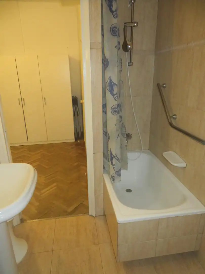Baño de Loft de alquiler en Barcelona con Parquet y Balcón