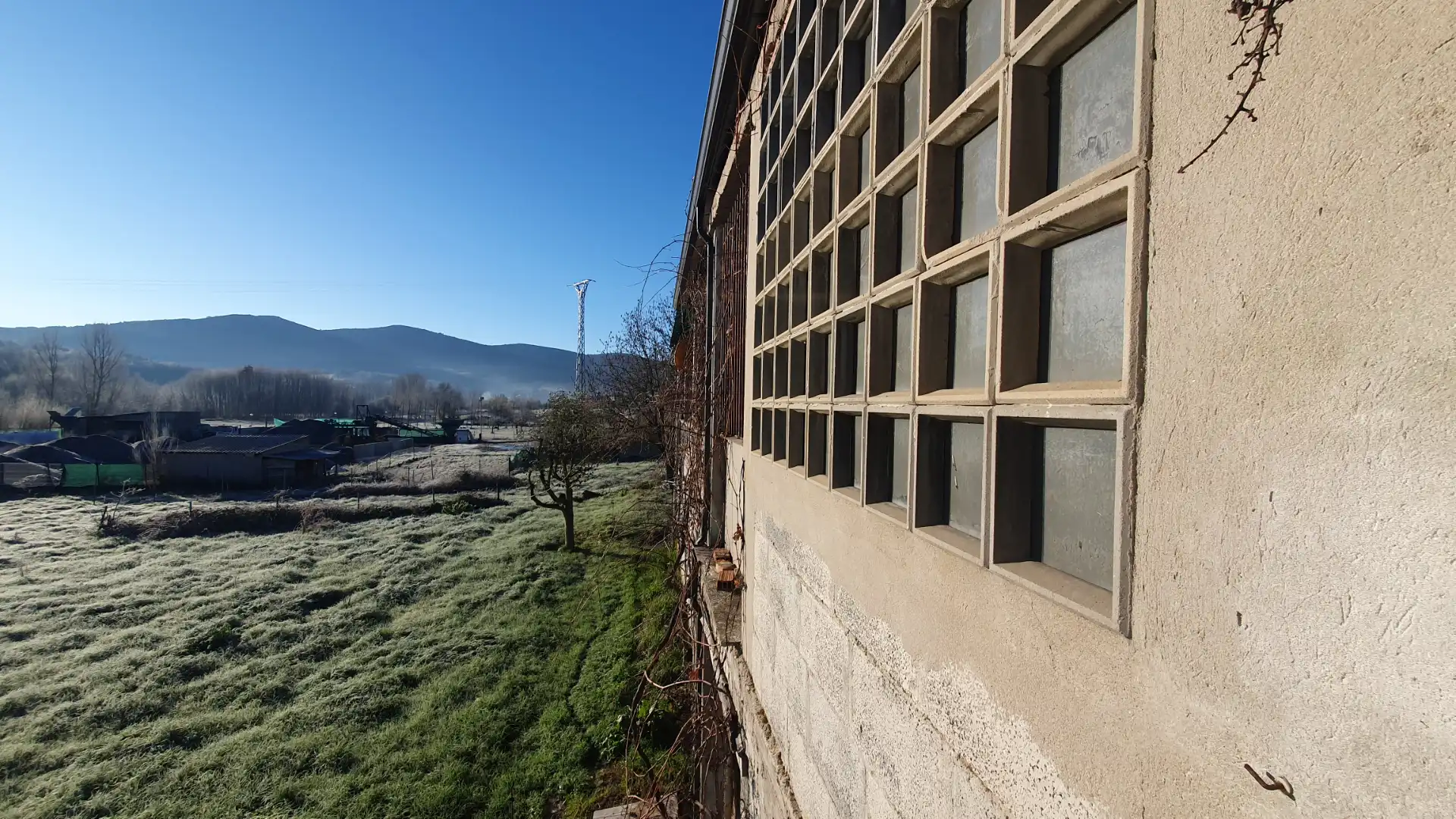 Vista exterior de Casa o xalet en venda en Vega de Espinareda amb Calefacció, Jardí privat i Terrassa