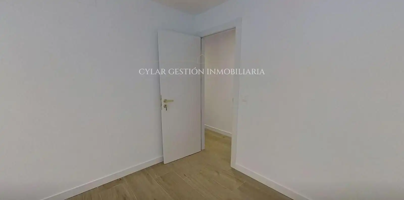 Dormitori de Pis en venda en Salamanca amb Calefacció, Terrassa i Moblat