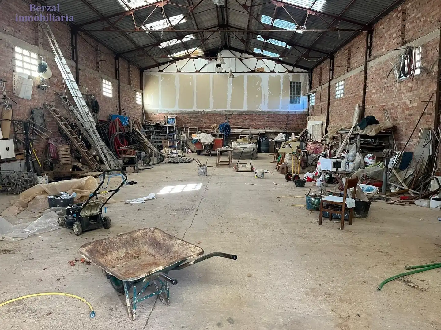 Nave industrial en venta en  Logroño