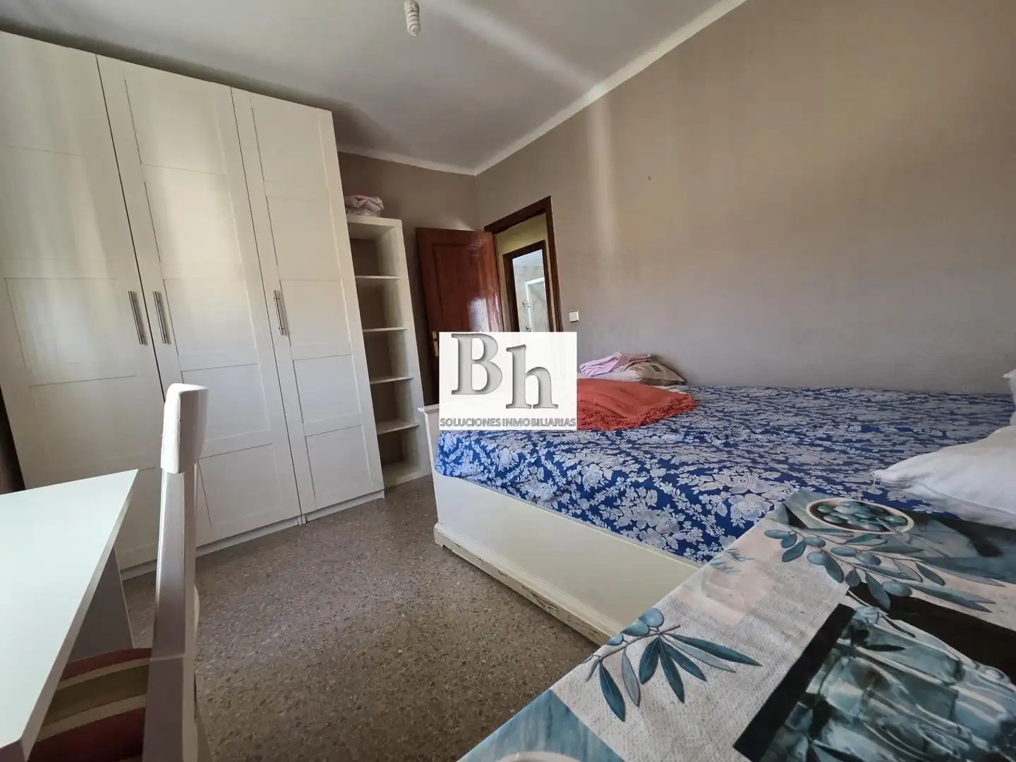 Habitación de Piso de alquiler en Málaga con Terraza y Amueblado