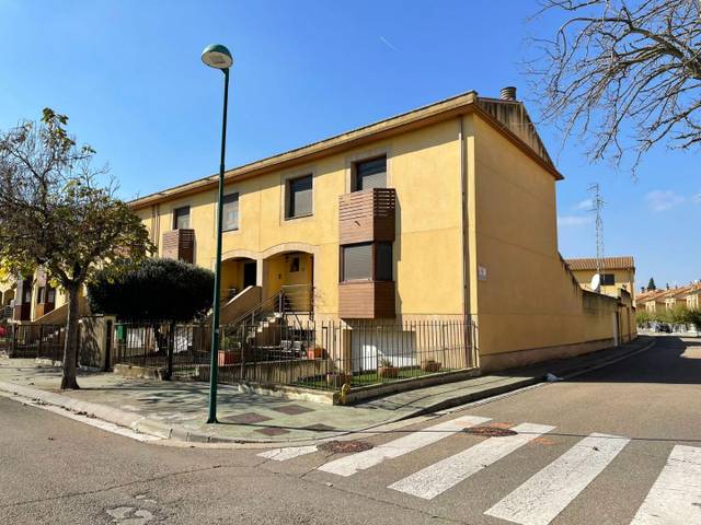 Casa-chalet en Venta en Ejea de los Caballeros