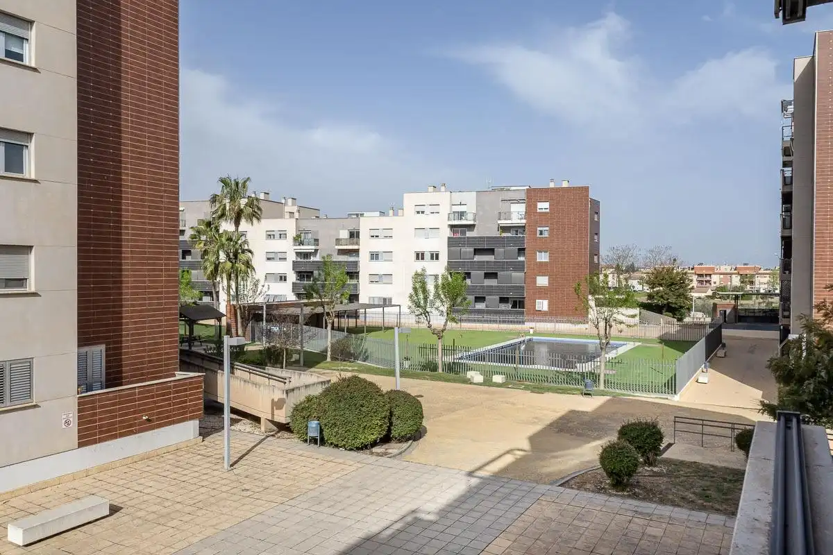 Vista exterior de Pis en venda en Alhendín amb Aire condicionat, Calefacció i Jardí privat