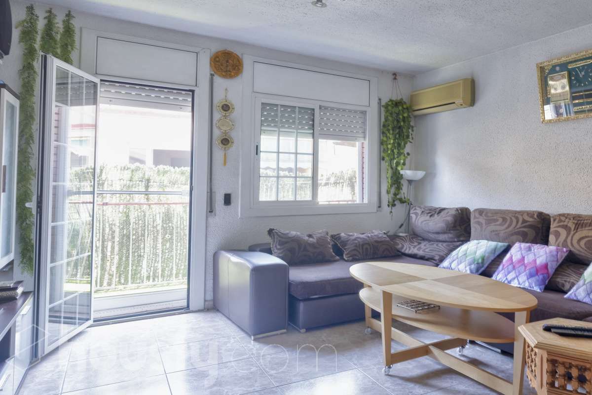 Living room of Flat for sale in Mollet del Vallès  with Air Conditioner and Balcony