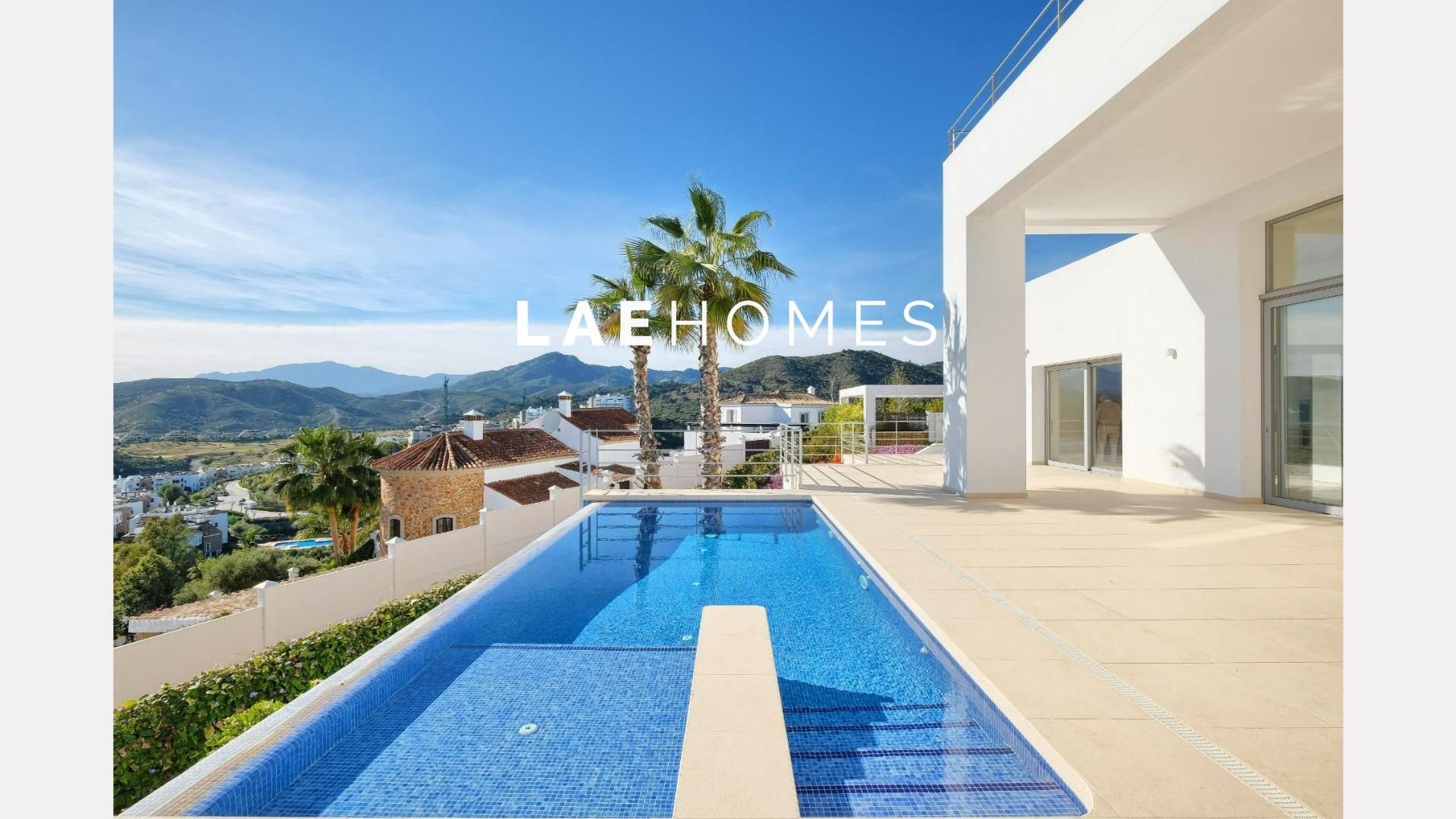 Vista exterior de Casa o xalet en venda en Benahavís amb Aire condicionat, Jardí privat i Terrassa