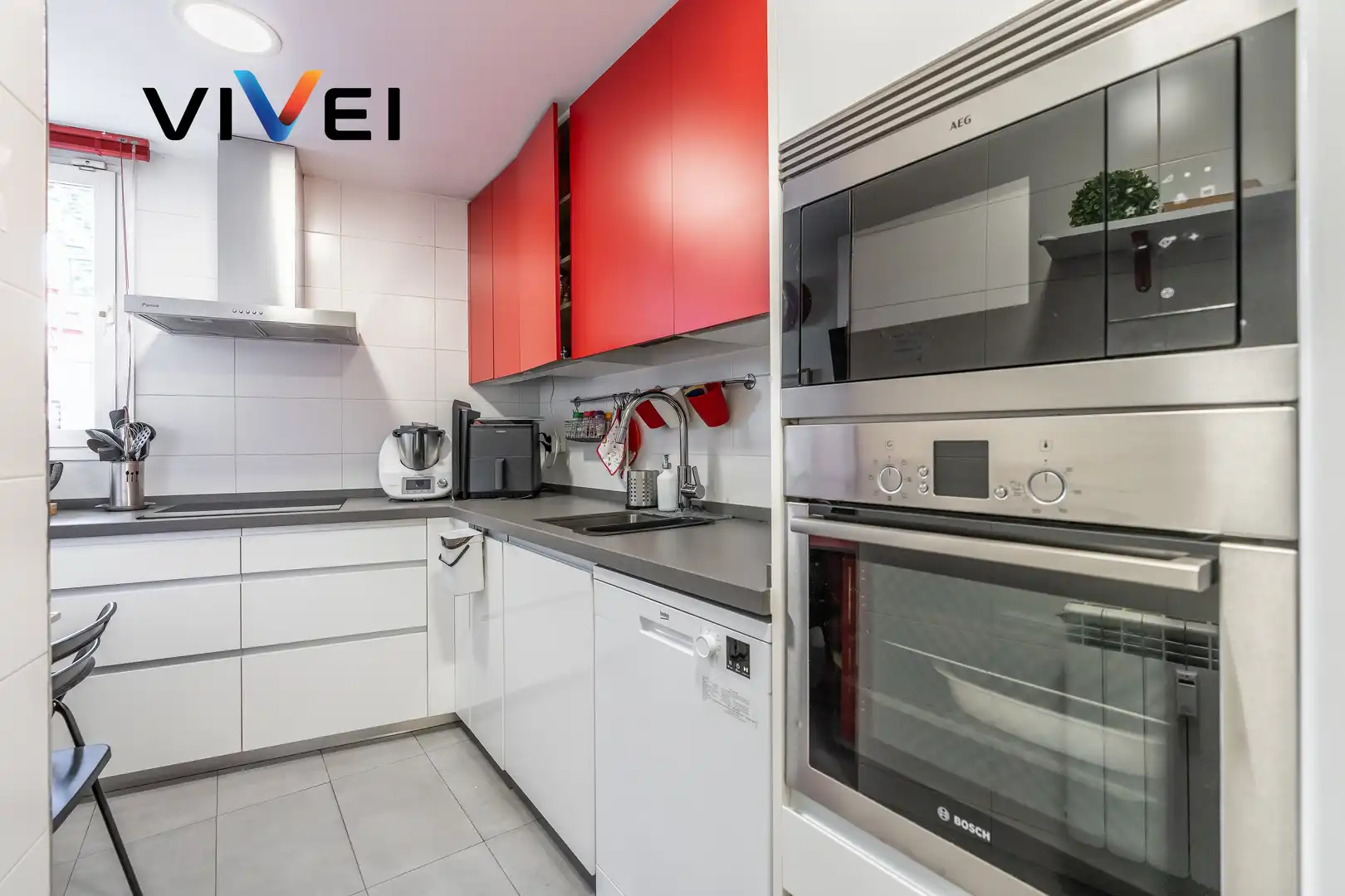 Küche von Dachboden zum Verkauf in Madrid mit Heizung, Terrasse und Balkon