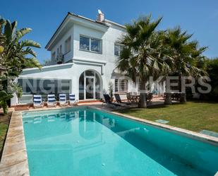 Vista exterior de Casa o xalet en venda en Vilanova i la Geltrú amb Piscina i Balcó