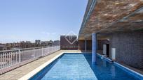 Swimming pool of Flat for sale in  Barcelona Capital  with Air Conditioner, Terrace and Swimming Pool