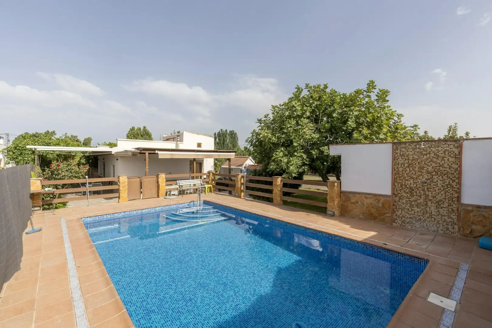 Piscina de Finca rústica en venda en Fuente Vaqueros amb Calefacció, Jardí privat i Piscina