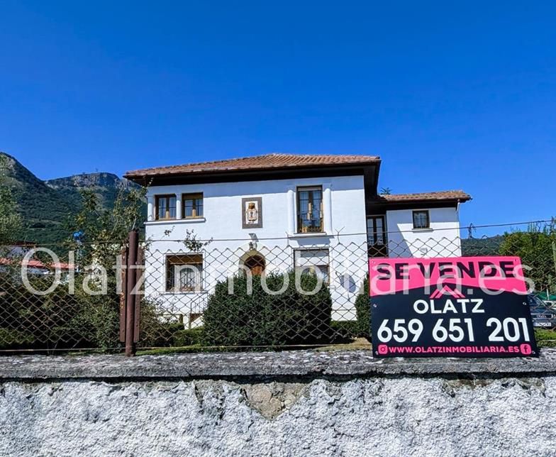 Vista exterior de Casa o xalet en venda en Urduña / Orduña amb Calefacció, Terrassa i Traster