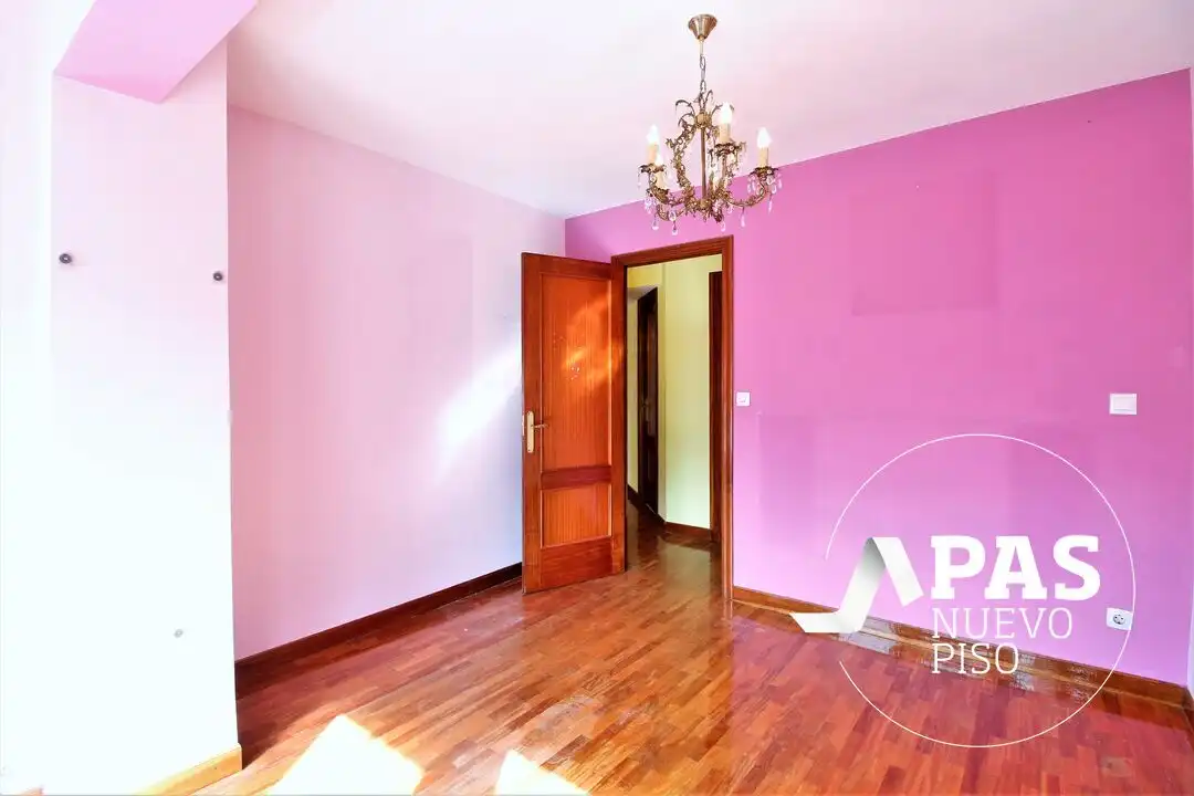 Schlafzimmer von Wohnung zum Verkauf in Santander mit Heizung