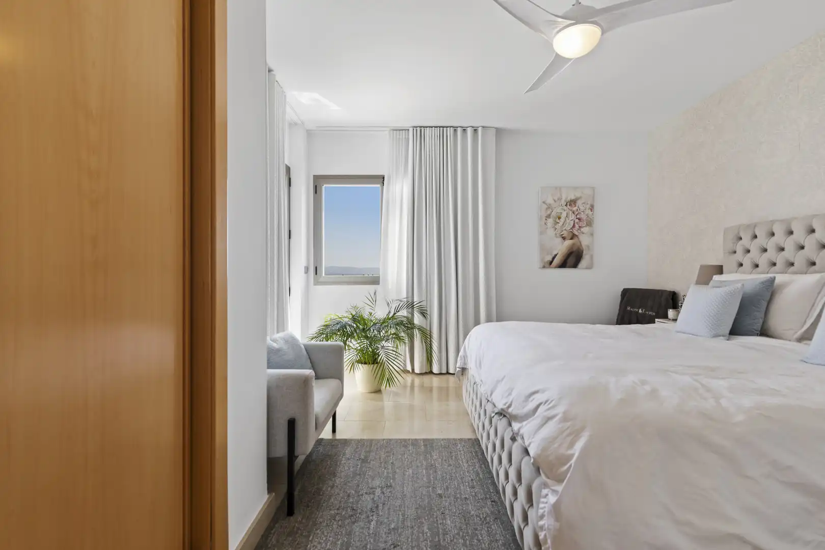 Habitación de Casa adosada de alquiler en Benahavís con Aire acondicionado, Jardín privado y Terraza