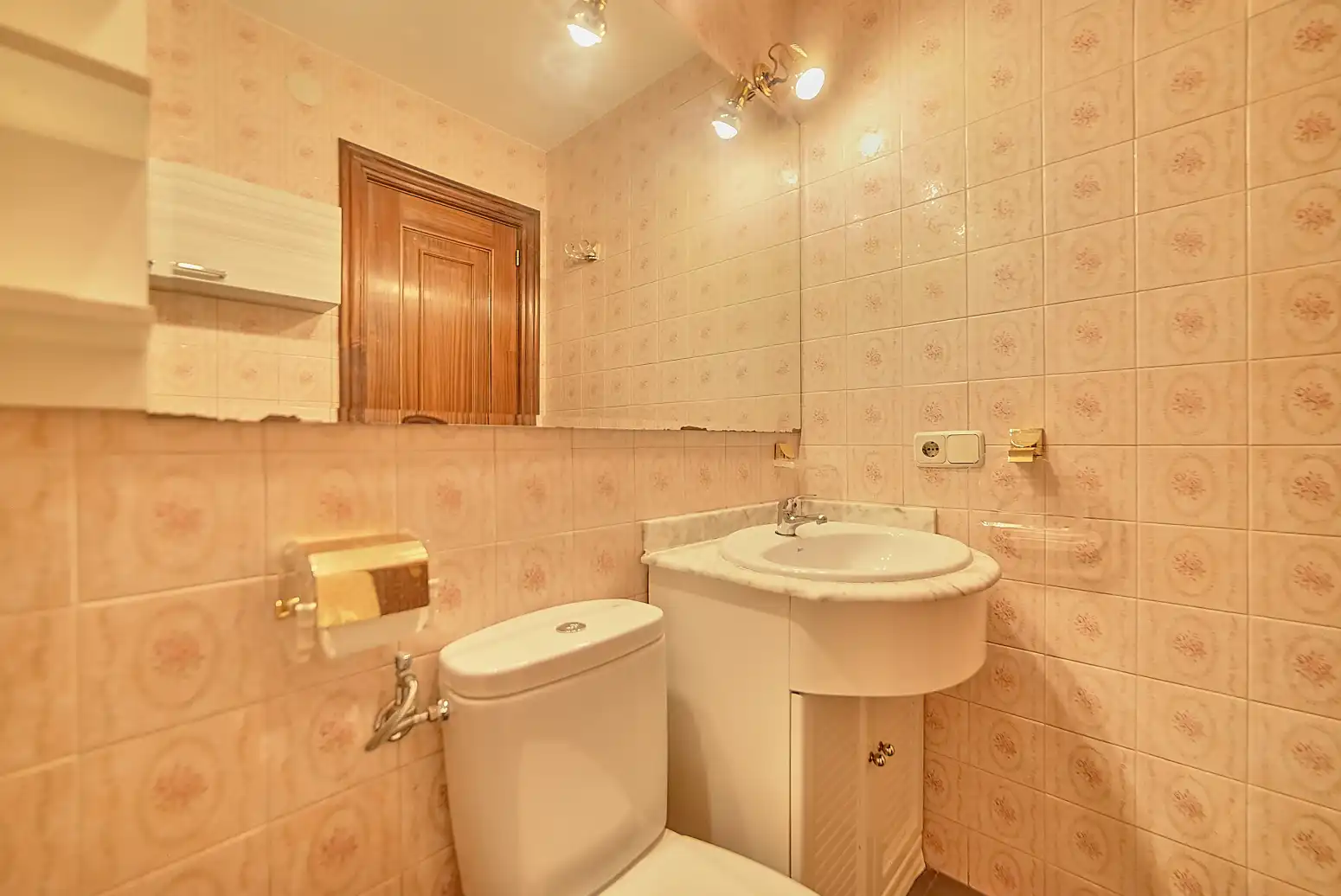 Bathroom of Flat for sale in  Pamplona / Iruña  with Heating and Terrace