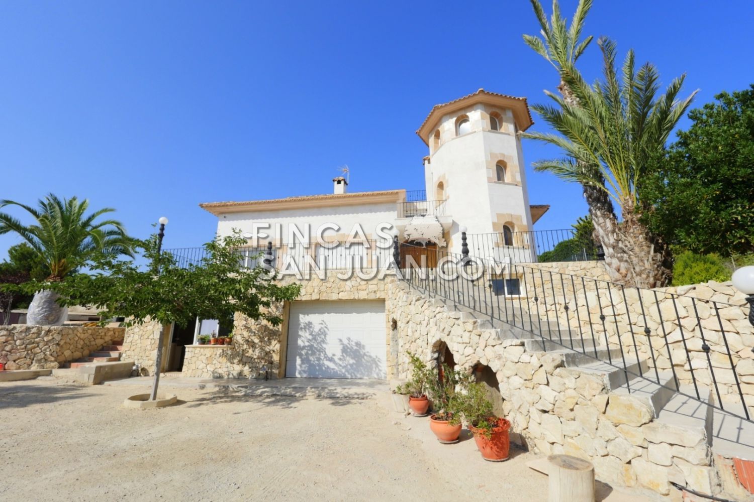 Vista exterior de Casa o xalet en venda en Alicante / Alacant amb Traster, Piscina i Balcó