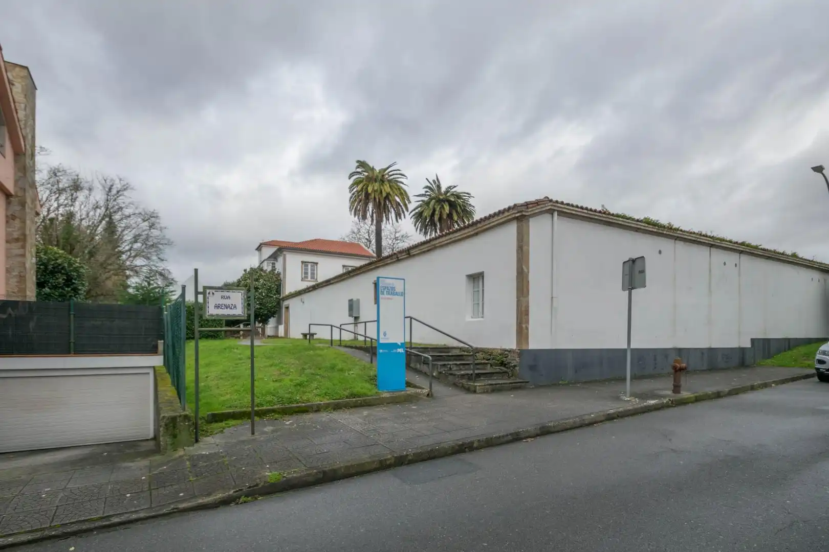Vista exterior de Casa adosada en venta en Oleiros con Calefacción, Jardín privado y Parquet