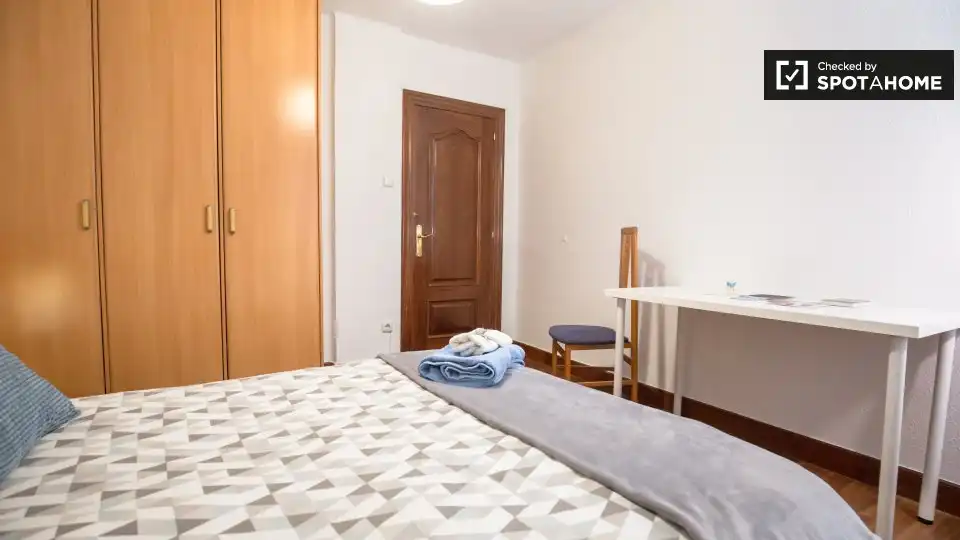 Room in Santutxu - Basarrate