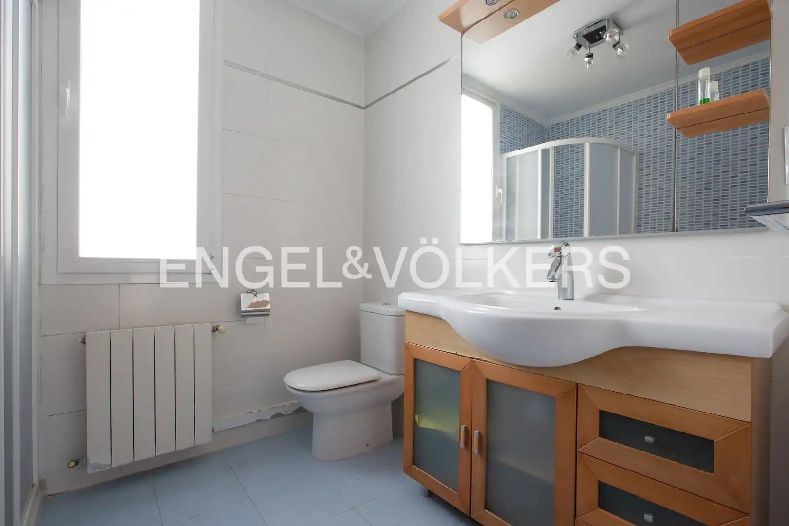 Bathroom of Attic for sale in Bilbao   with Heating, Terrace and Balcony