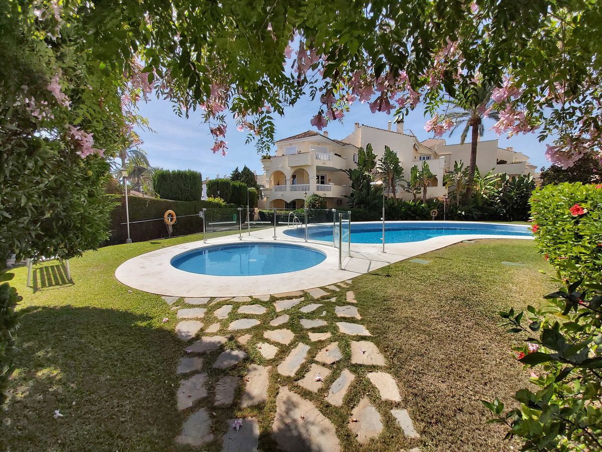 Jardí de Pis en venda en Estepona amb Terrassa, Traster i Piscina