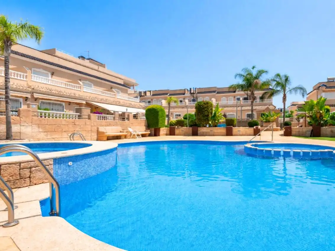 Mini appartamento con piscina in vendita a Calle Cardamomo 1