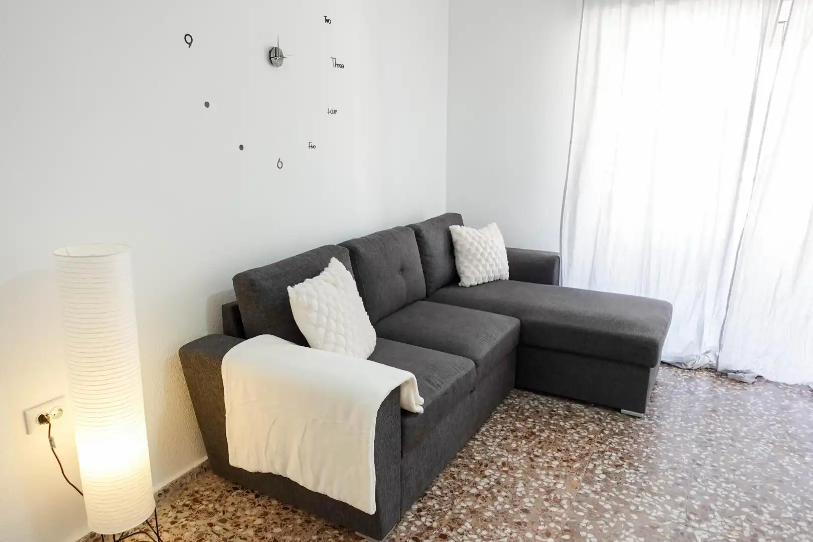 Sala d'estar de Pis de lloguer en Torrevieja amb Aire condicionat, Calefacció i Moblat