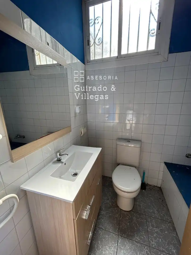 Bany de Local en venda en Barcelona amb Aire condicionat