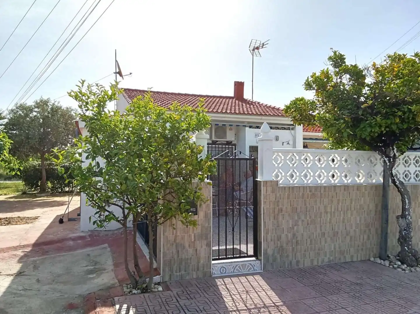 Vista exterior de Casa o xalet en venda en Zona Carrefour - Urbanizaciones