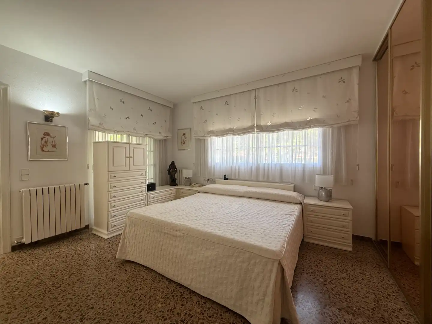 Schlafzimmer von Haus zum Verkauf in Begues mit Heizung, Privatgarten und Terrasse