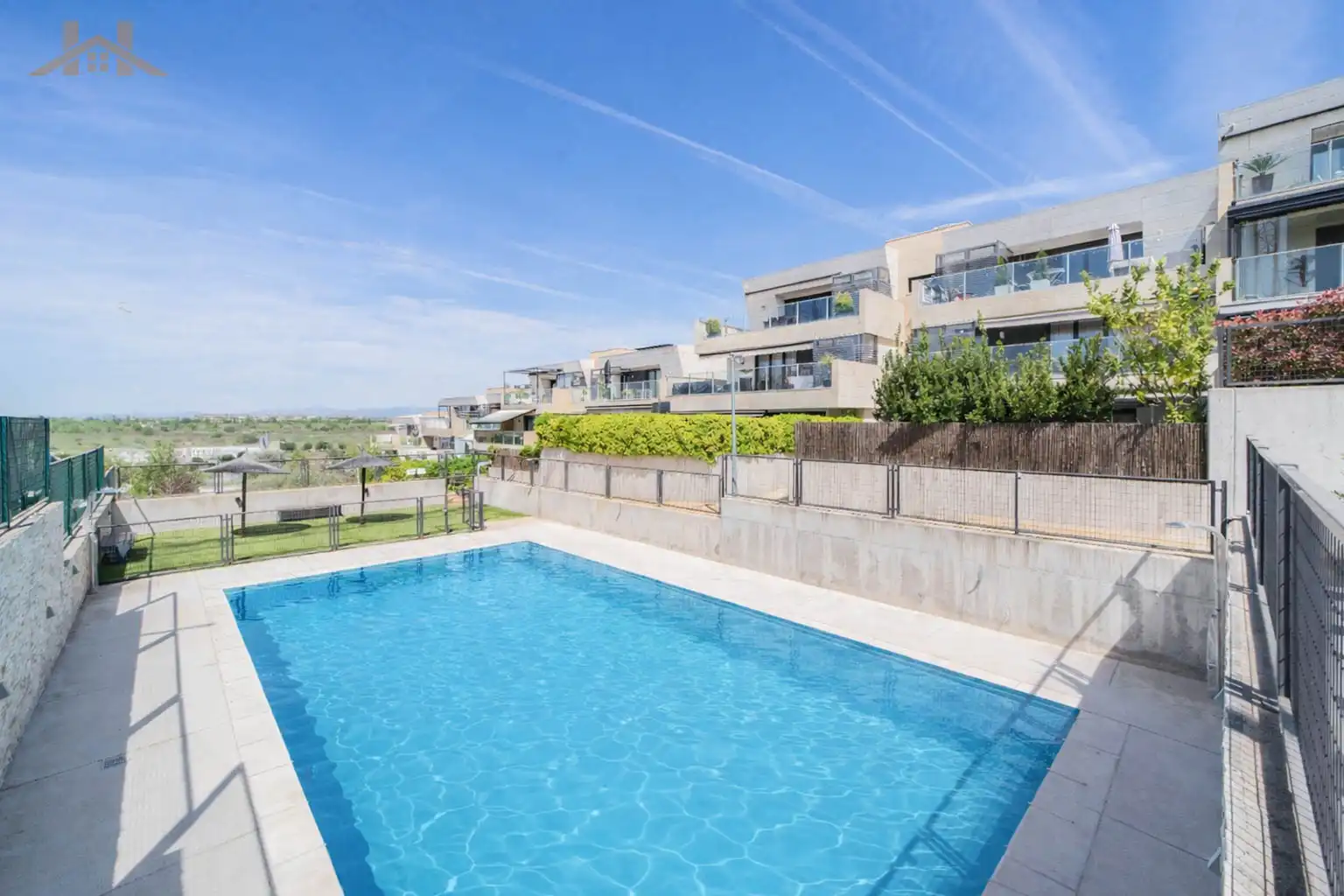 Schwimmbecken von Wohnung zum Verkauf in Boadilla del Monte mit Klimaanlage, Heizung und Terrasse