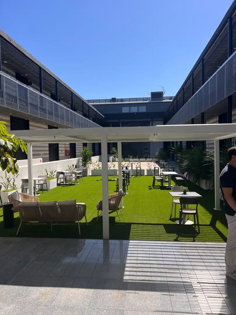 Terraza de Oficina de alquiler en Camas con Aire acondicionado, Calefacción y Amueblado