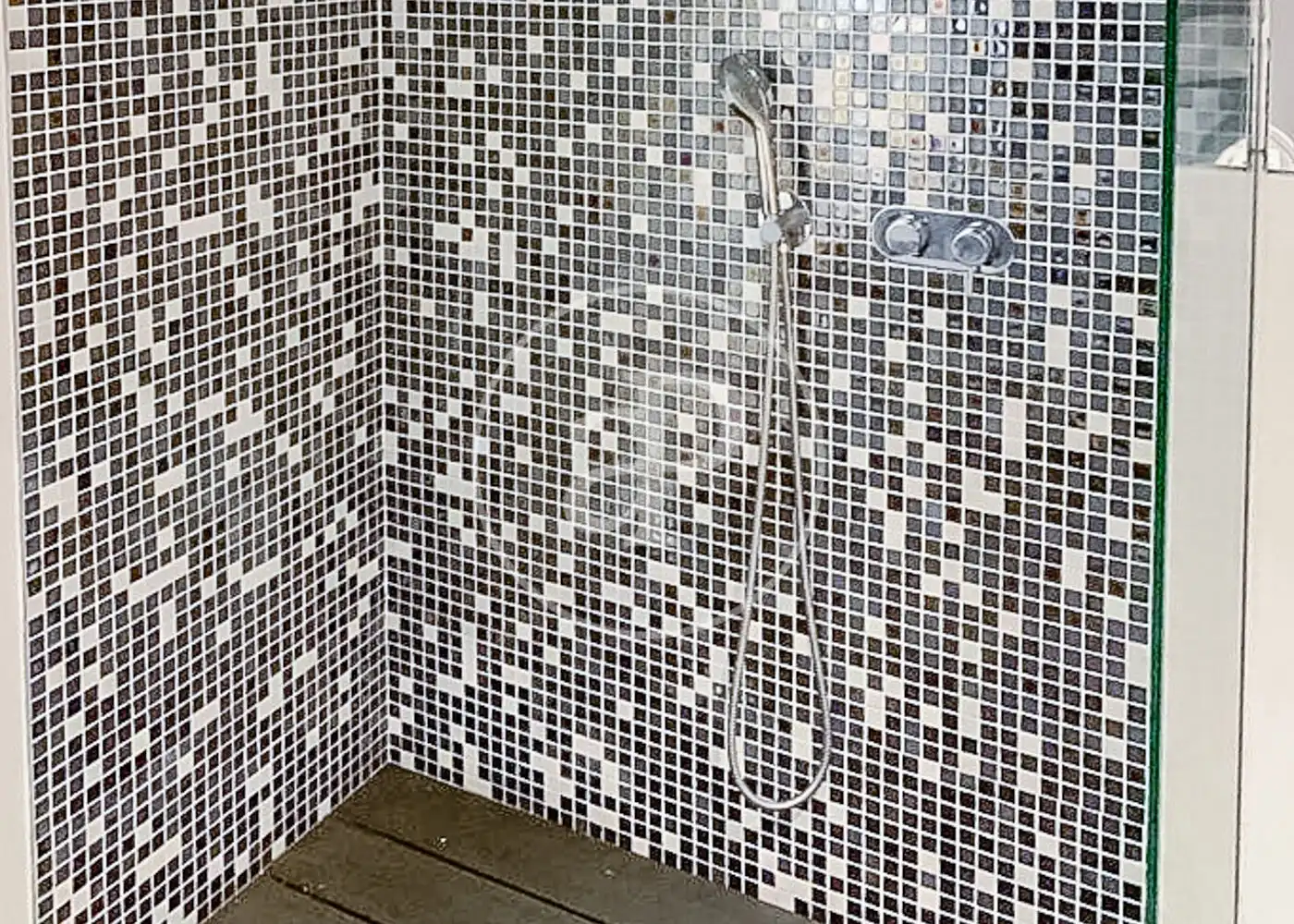 Badezimmer von Wohnung zur Miete in Madrid mit Klimaanlage, Heizung und Privatgarten