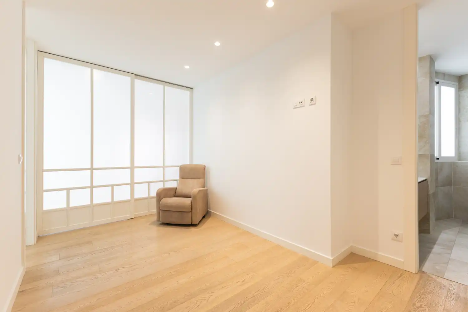Flat for rent in Valencia  with Air Conditioner, Heating and Furnished